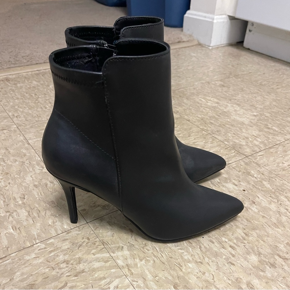 Gorgeous Pointed Toe Ankle Boots
